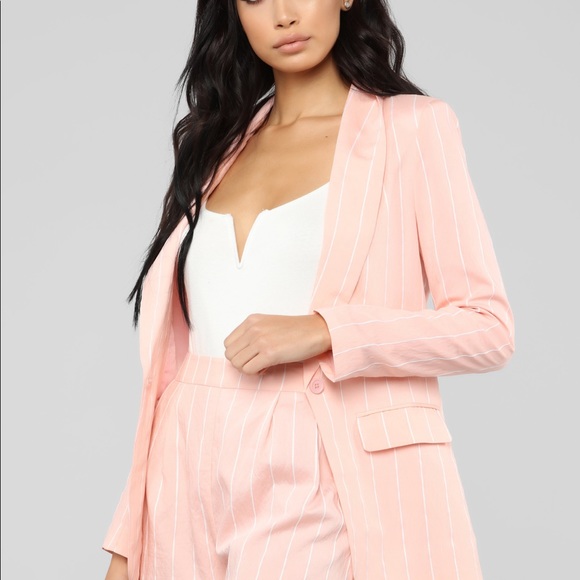 Pink matching pinstripes pants suit - Picture 5 of 5